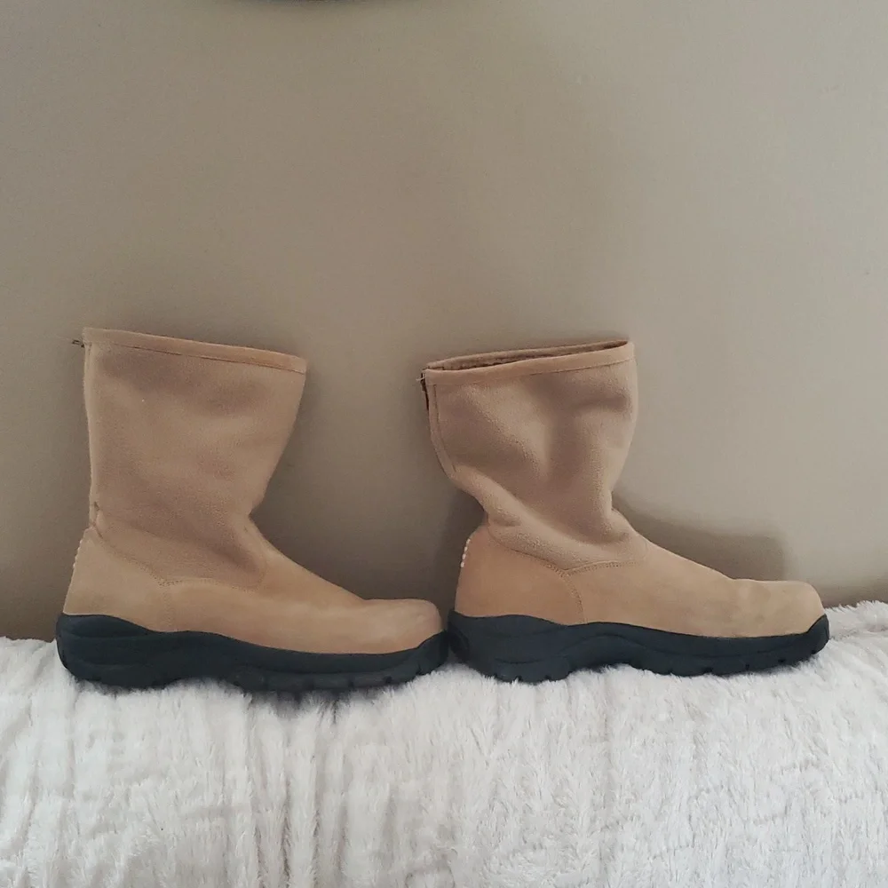 Lands End Womens Suede and Fleece Winter Boots In Tan Size 9B
